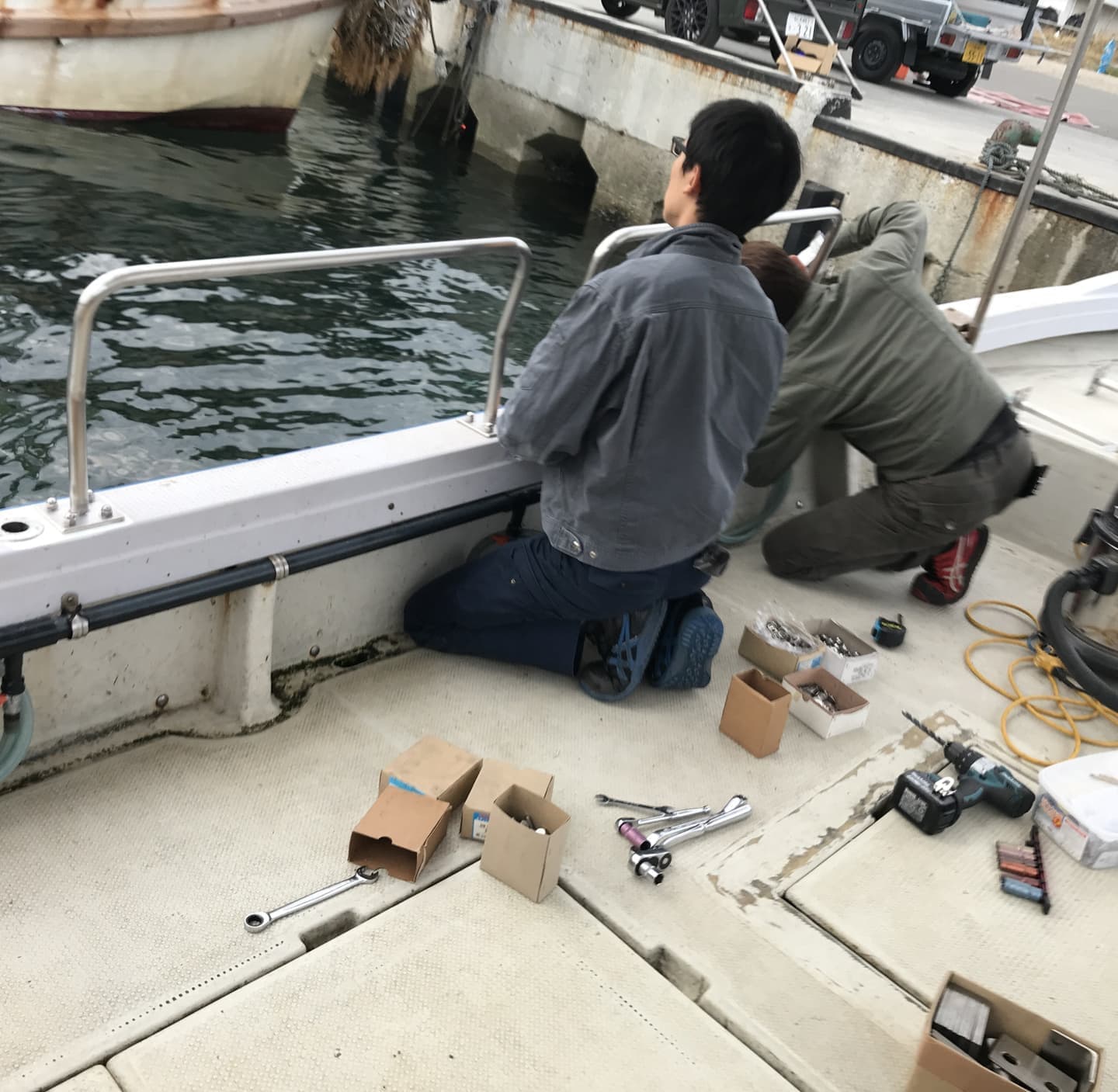 手摺（両舷前部）