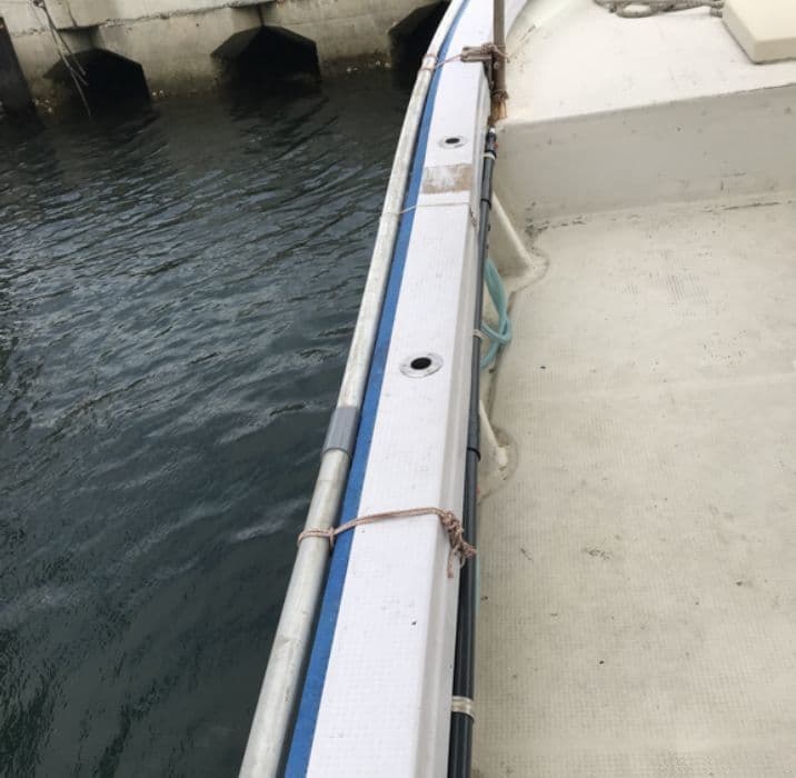 竿受け（両舷前部）