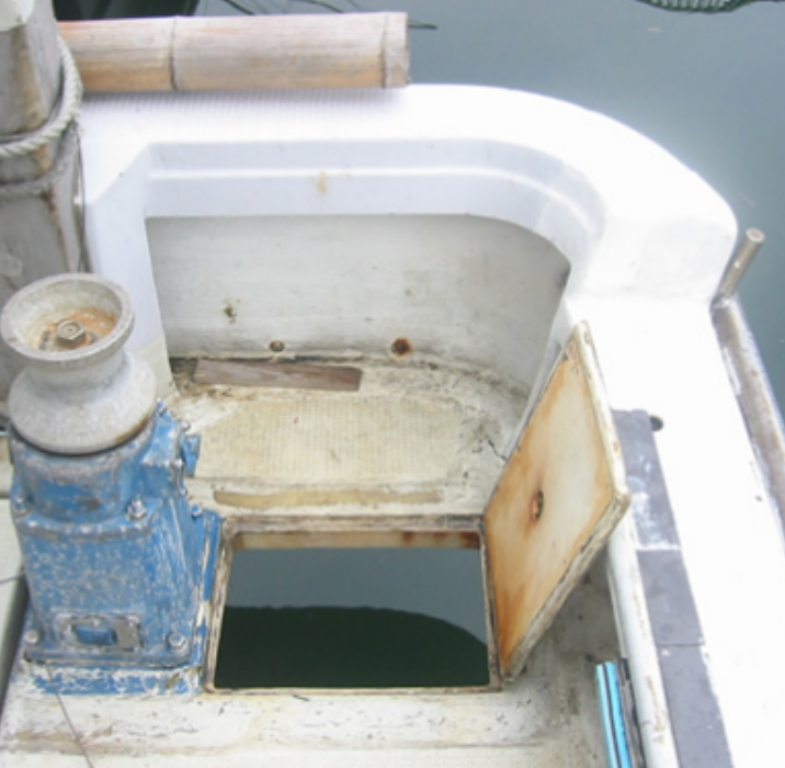 簡易トイレ（後部右舷後方）